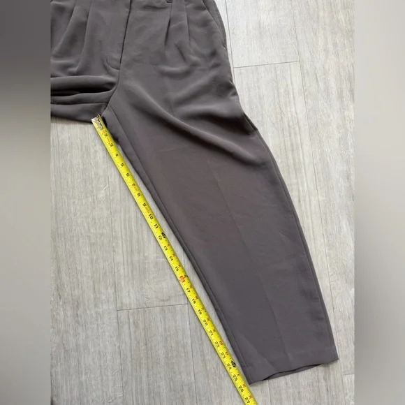 Aritzia Wilfred High‑Rise Crepette Carrot Pant in Dark Grey Size 6 - Picture 7 of 10